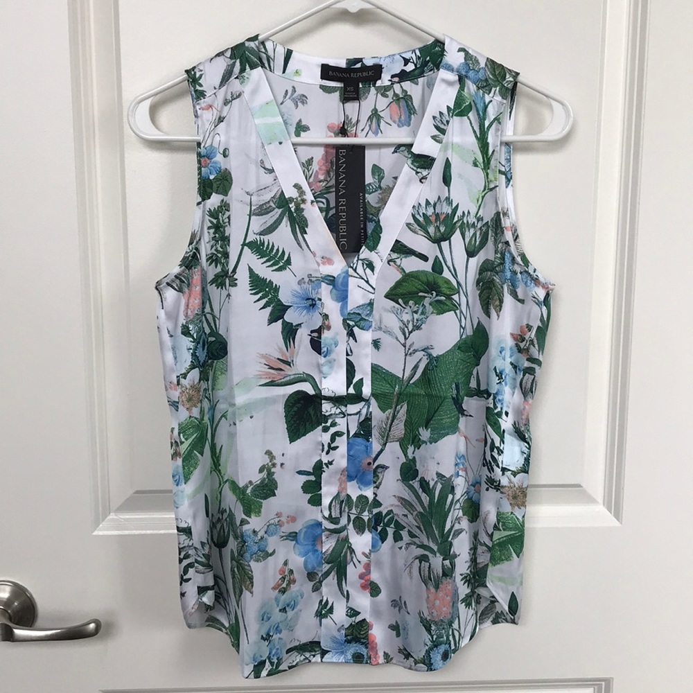 Banana Republic Sleeveless V-Neck Blouse/Tank Top